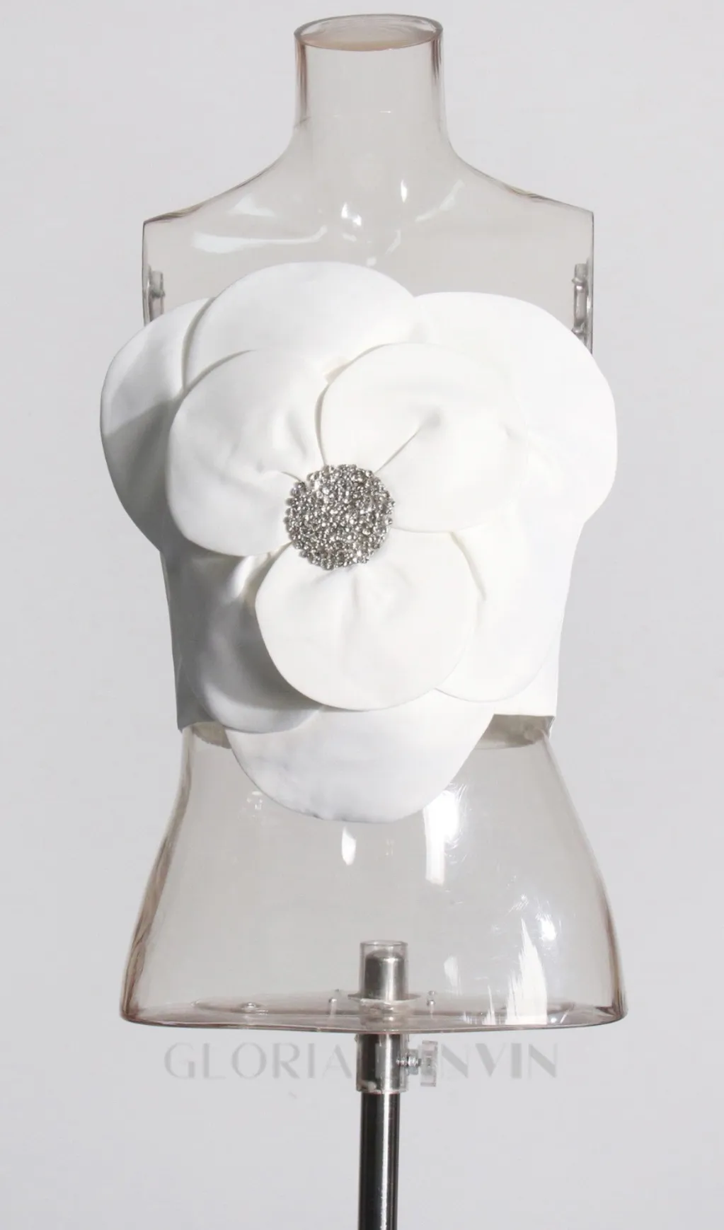 3D FLOWERS TOPS IN WHITE Gloria Lanvin