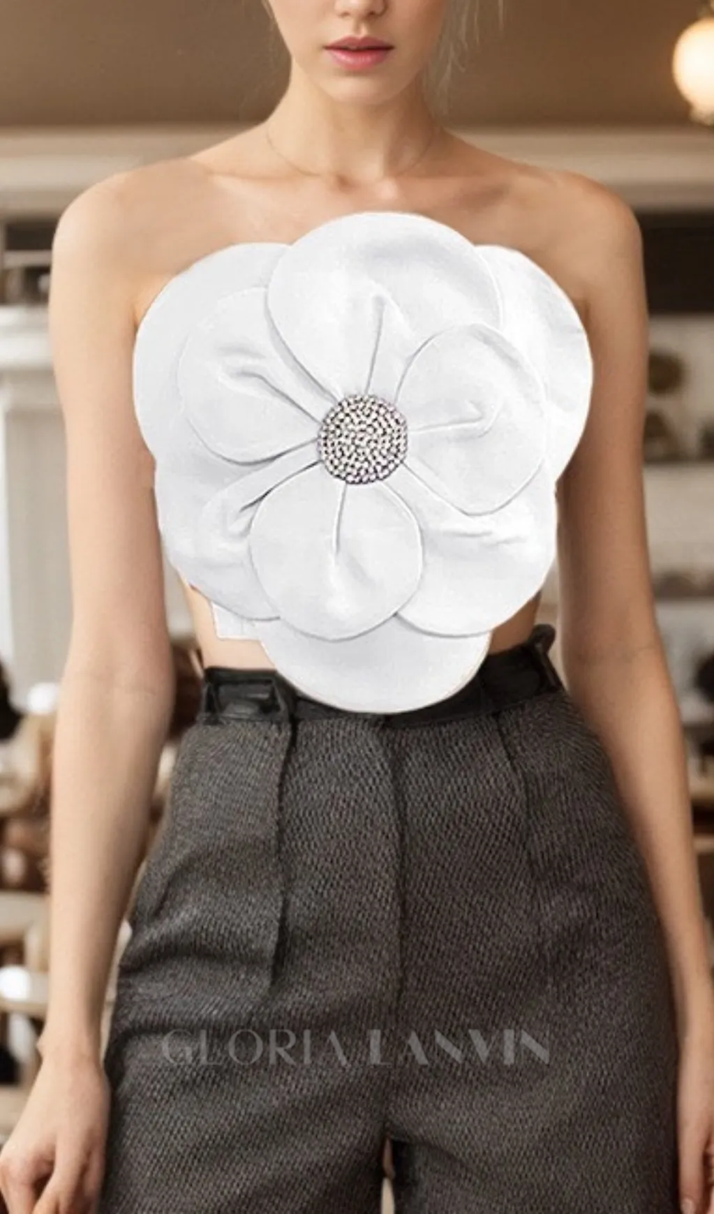 3D FLOWERS TOPS IN WHITE Gloria Lanvin
